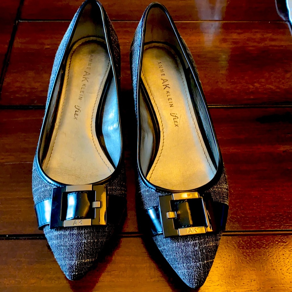 A pair of Anne Klein pumps